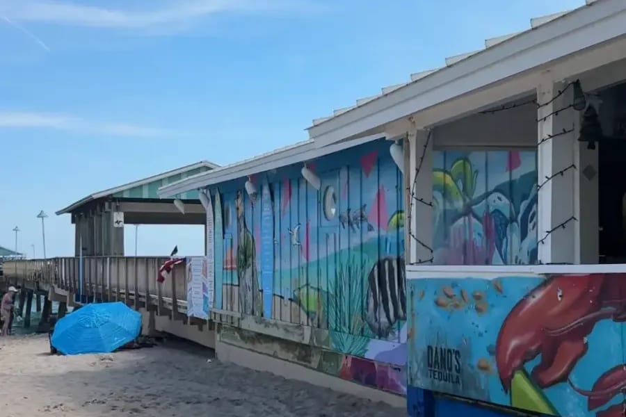 Anglin's Pier and the painted beachfront building in Lauderdale-by-the-Sea